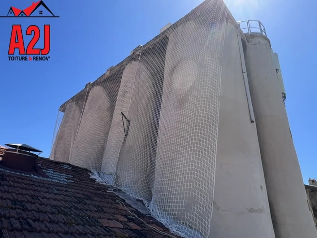Pose d'un filet de protection sécurisé sur des silos à Marseille