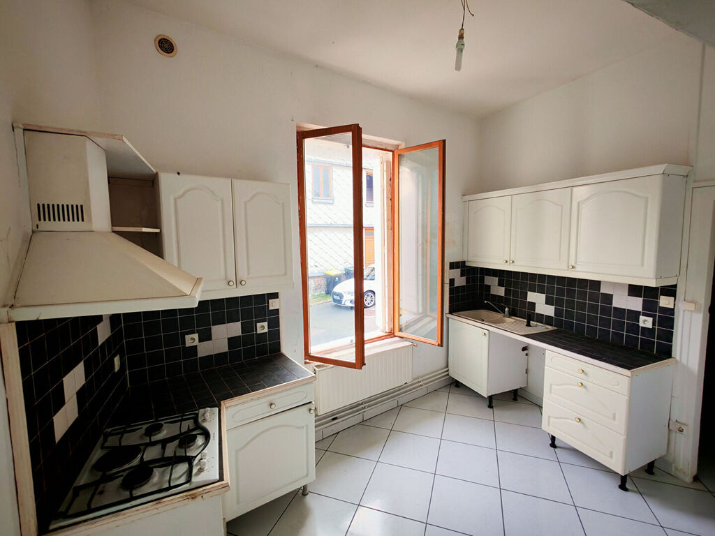 À vendre maison mitoyenne de 140 m² située à Elbeuf