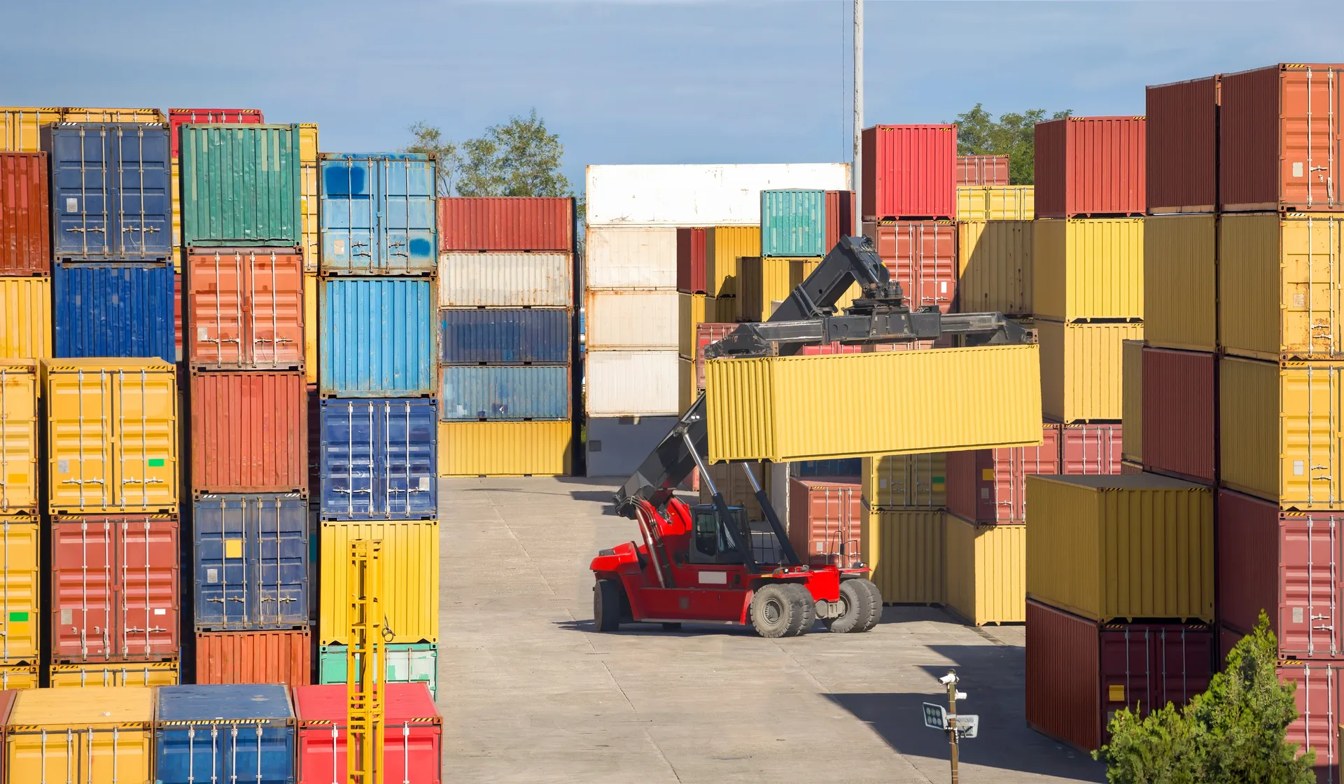 Formation manutention portuaire : conduite de reach stacker à Miramas – Bouches-du-Rhône