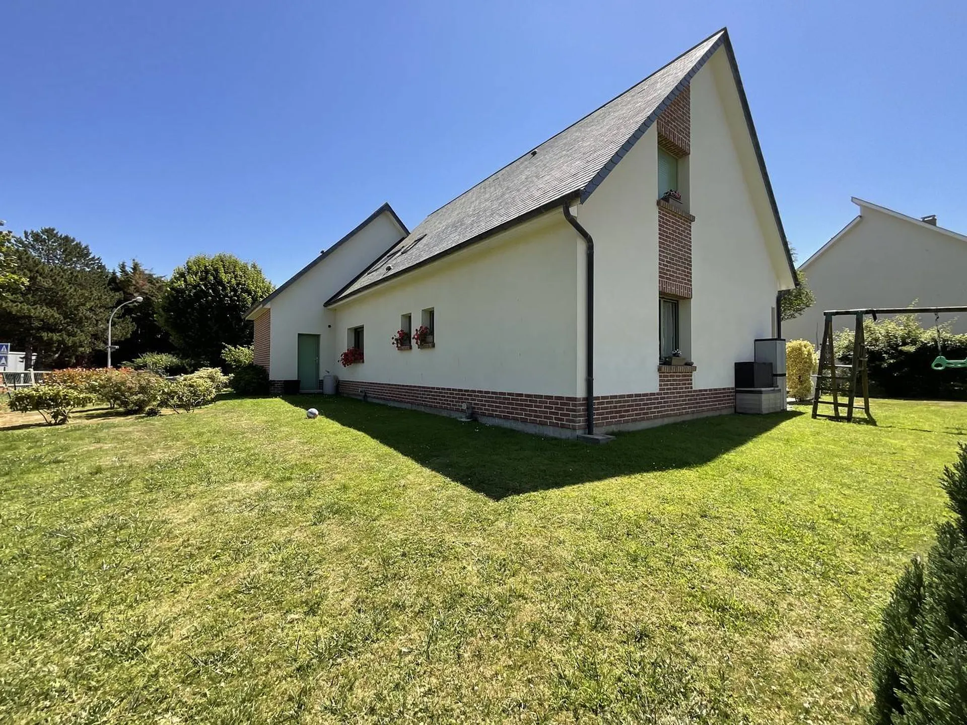 A vendre Maison contemporaine d'une superficie de 133.87m², à 5 min de la mer de Dieppe .