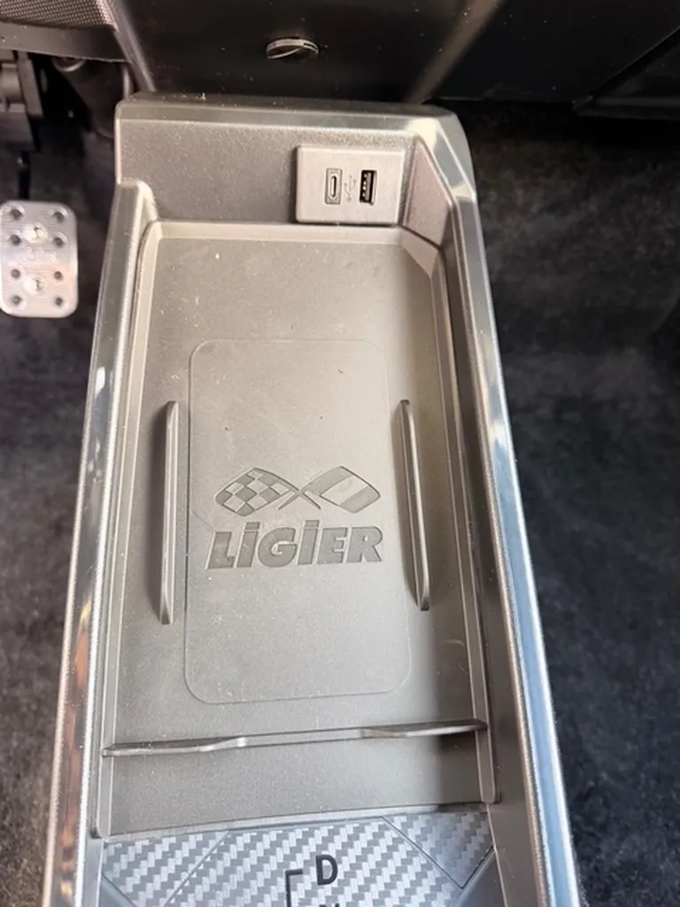 Ligier JS50 Ultimate 2026 : La voiture sans permis sport premium avec Pack Hifi Pioneer disponible chez votre concessionnaire à Toulon