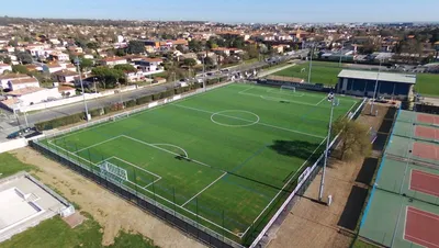 Maitre d'oeuvre terrain en gazon synthétique, son éclairage et ses VRD