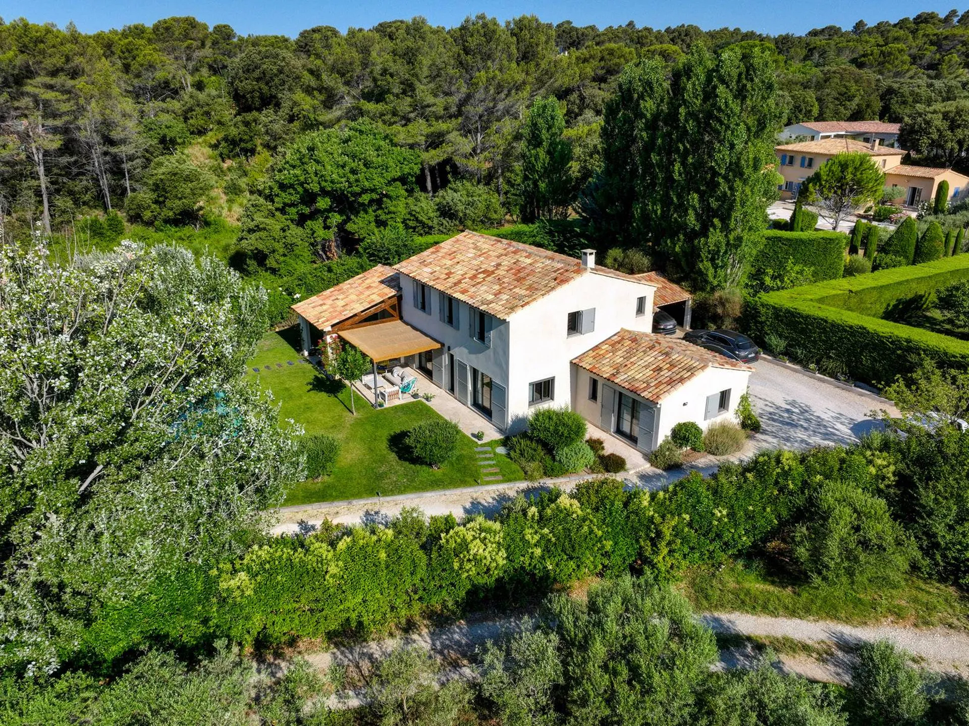 Construction d'une superbe maison individuelle au charme intemporel à Saint-Marc-Jaumegarde, située dans la pittoresque région du Sud de la France