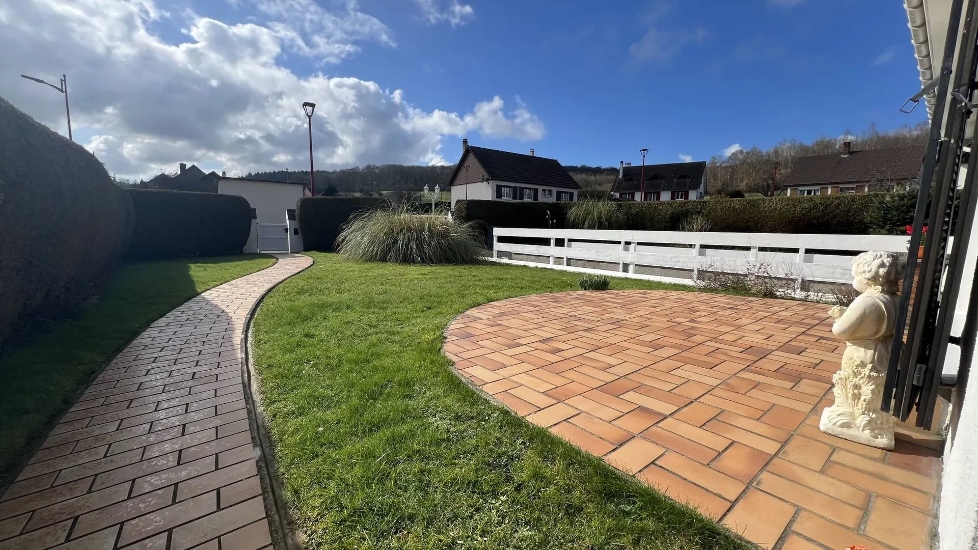 PAVILLON DE CHARME DANS UN CADRE VERDOYANT