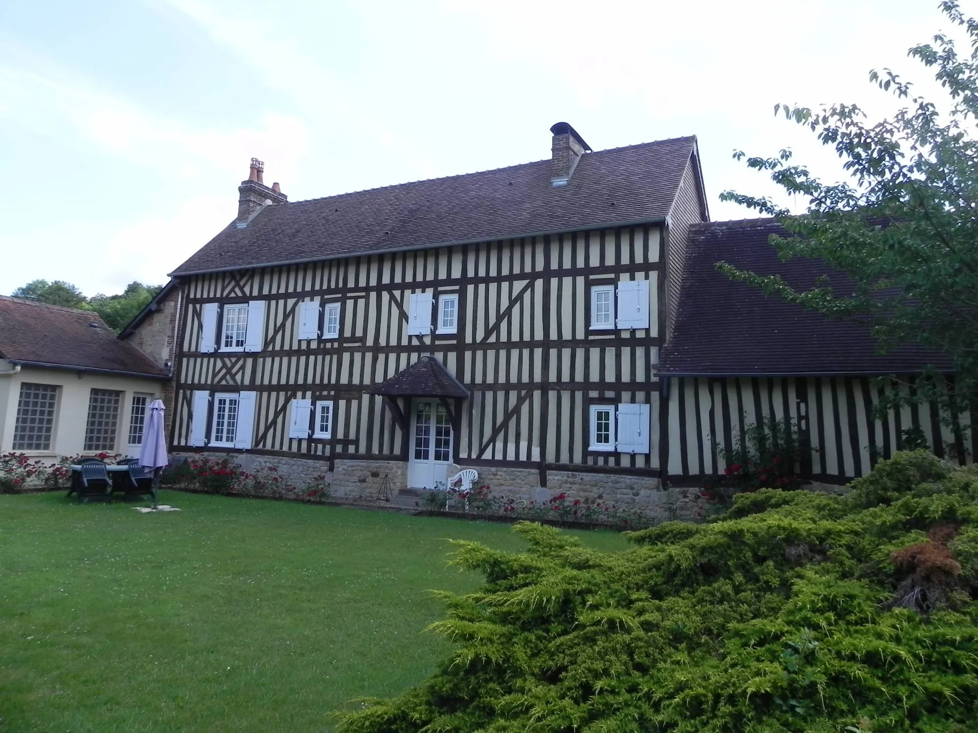 A acquérir, Propriété Normande composée de plusieurs bâtisses dans la vallée de 