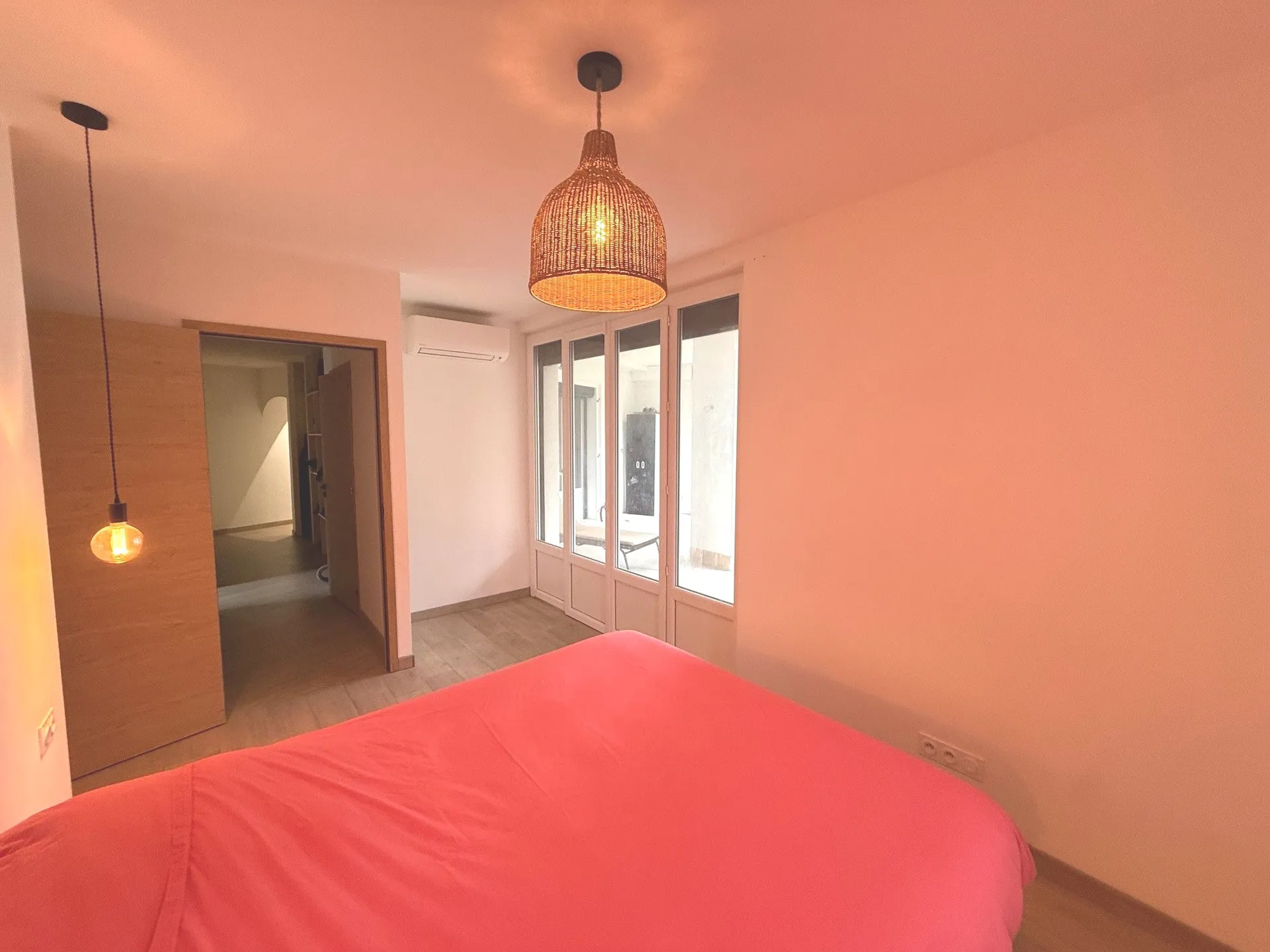 Villa 4 chambres, entièrement rénovée, au calme, dans l'hyper centre proche commodités, prestations haut de gamme & piscine