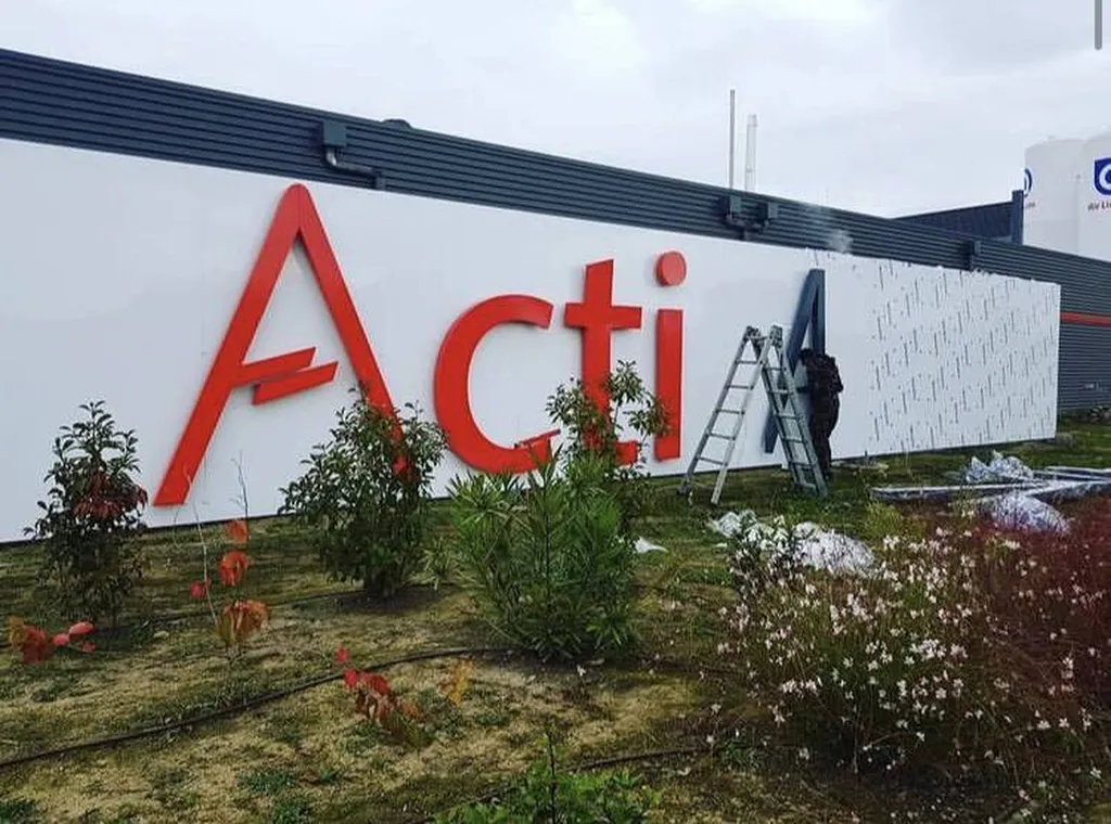 création d'une enseigne lumineuse en lettres boîtiers à Manosque