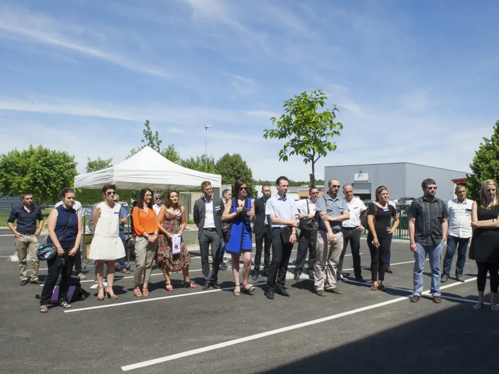 convives inauguration bâtiment Alpha Energie