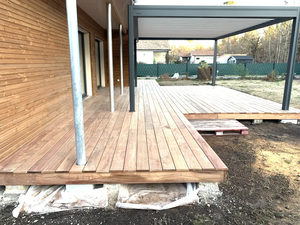 Contactez notre entreprise pour réaliser votre terrasse en bois au Porge.