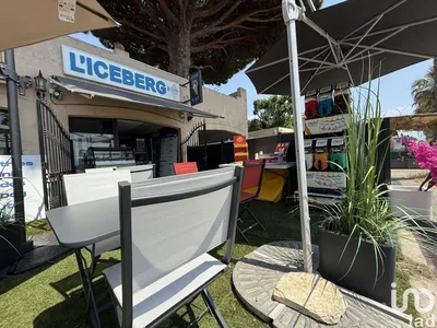 Fonds de commerce pour glacier emplacement numéro 1 à Les Lônes Six-Fours-les-Plages en face de la plage