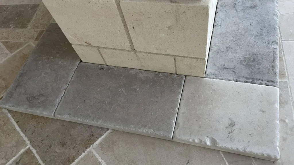 Sol en pierre naturelle en extérieur et intérieur, la pierre naturelle de Montagnac d'Auberoche pour sol haut de gamme