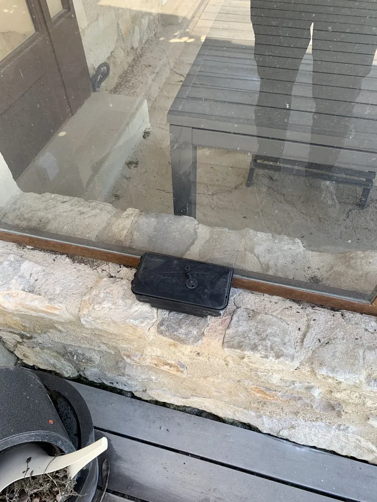 Traitement desourisation dans une villa sur la commune de Bonnieux dans le Vaucluse (84)