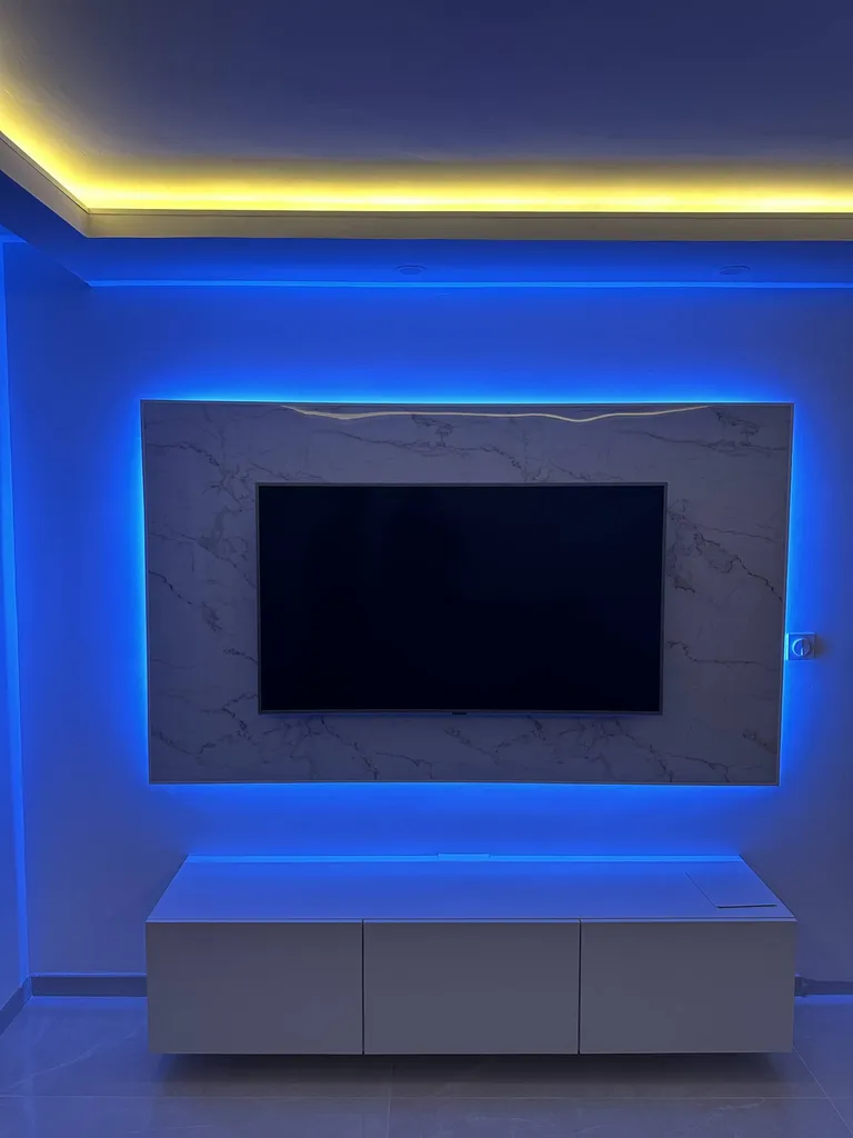 Pose de placo et création meuble TV suspendu avec plafond décoratif à Sanary-sur-Mer 83