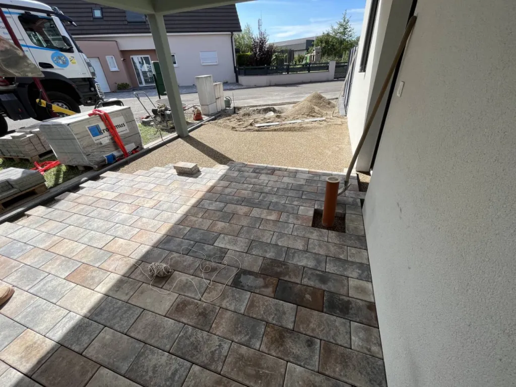 Entrée de maison en pavé à Boofzheim dans le Bas-Rhin