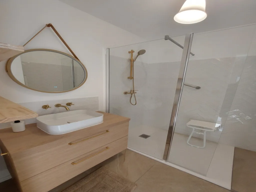 Salle de bain rénovée dans le var