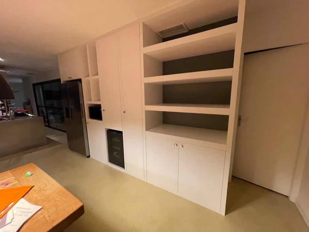 Agencement d’un meuble cuisine avec frigo-américain intégré dans la région de Bordeaux