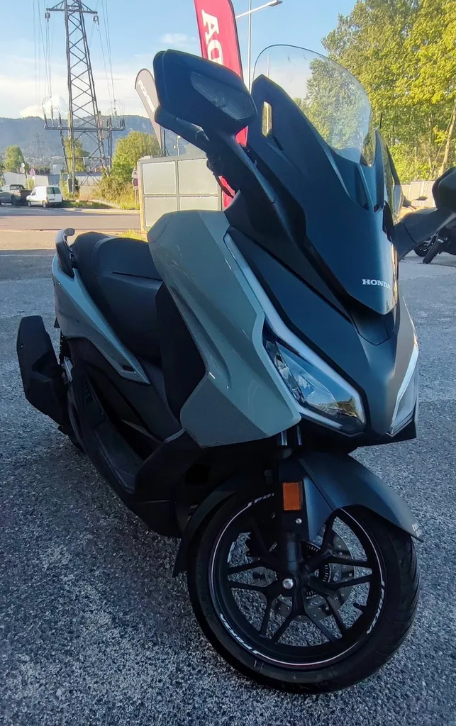 HONDA FORZA 125 DU 10/2024 AVEC 1700 KM