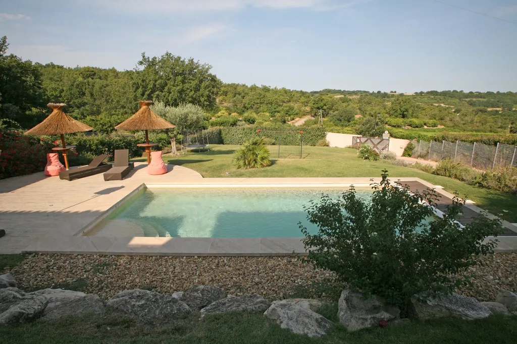 Monts de Vaucluse - Maison traditionnelle avec piscine    