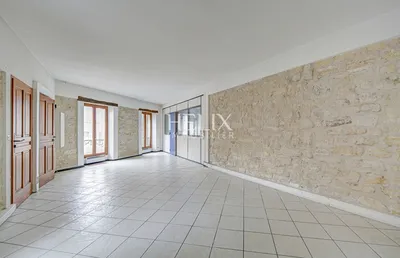 Immeuble à Vendre dans le centre ville de Montesson avec deux commerces