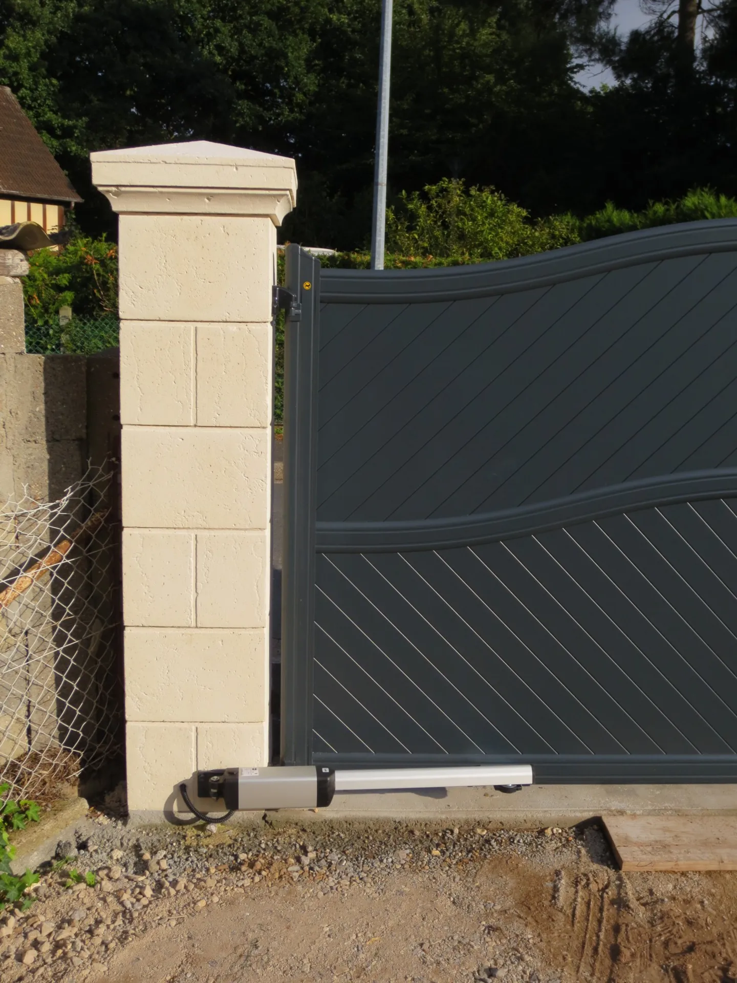 Installation de moteur sur portail aluminium