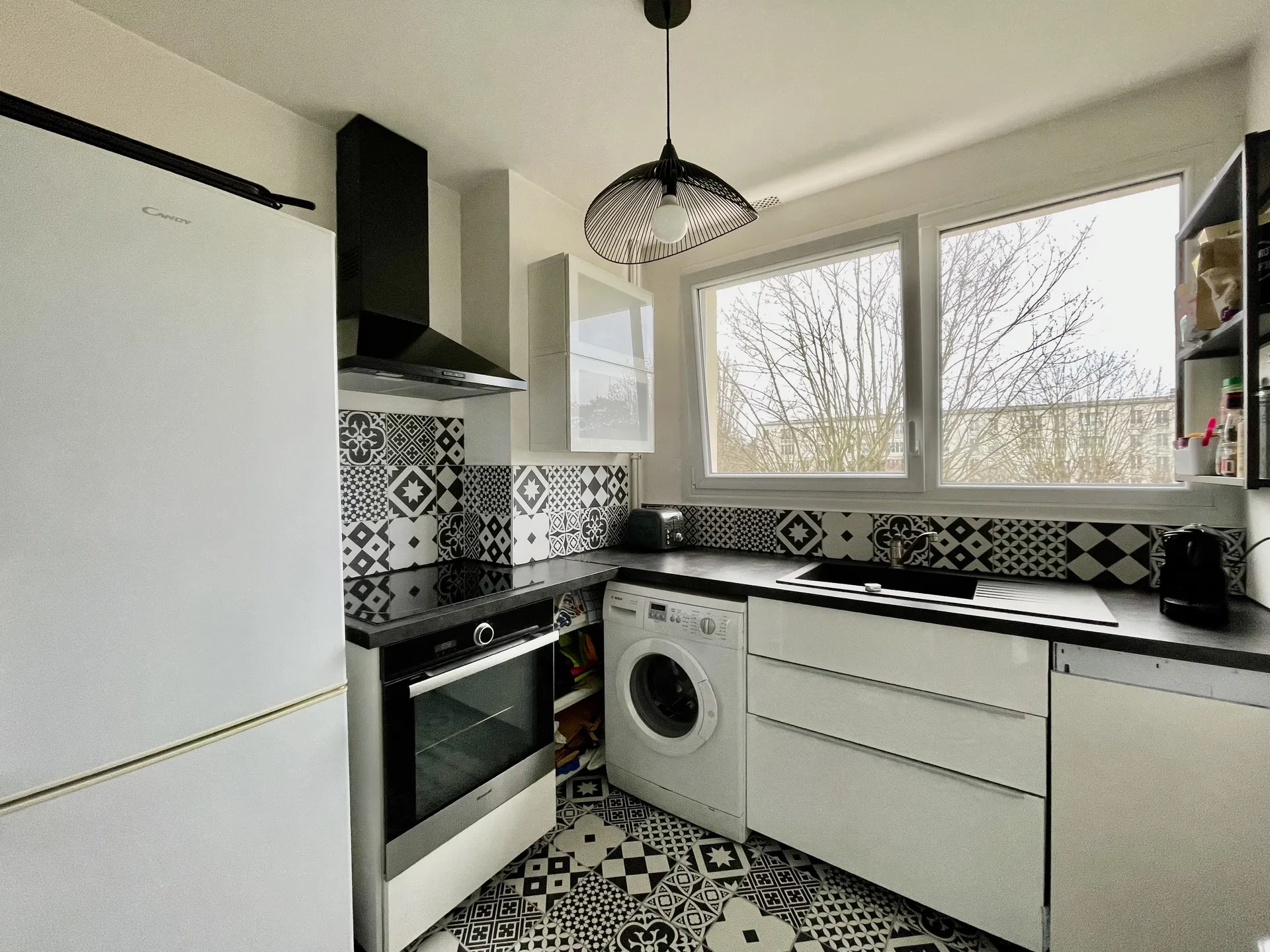 Cuisine vue parc, appartement à vendre à Chatou limite des IBIS par Helix Le VESINET
