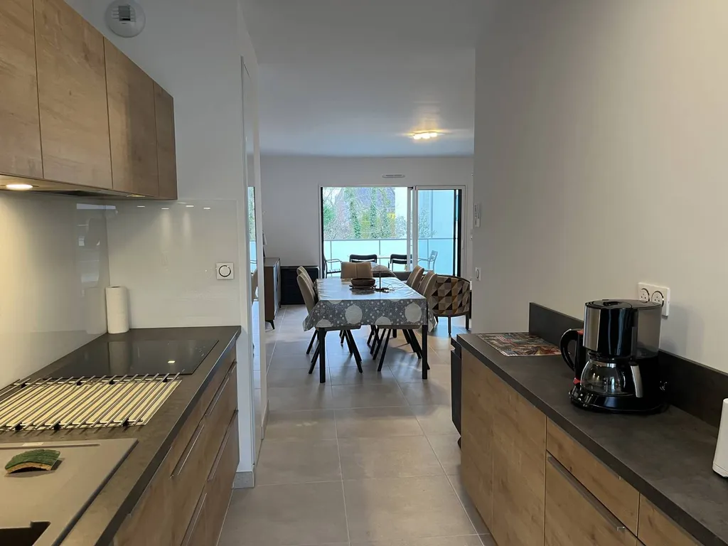 À louer pour les vacances, à proximité du port de la Trinité-sur-Mer, très bel appartement spacieux