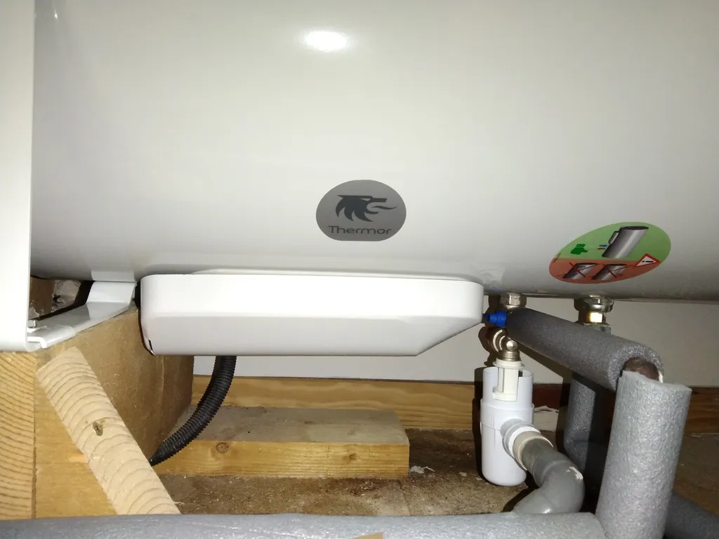 Remplacement chauffe-eau électrique 200L proche Fécamp – Installation Duralis ACI Hybride suite à la vétusté et dégât des eaux