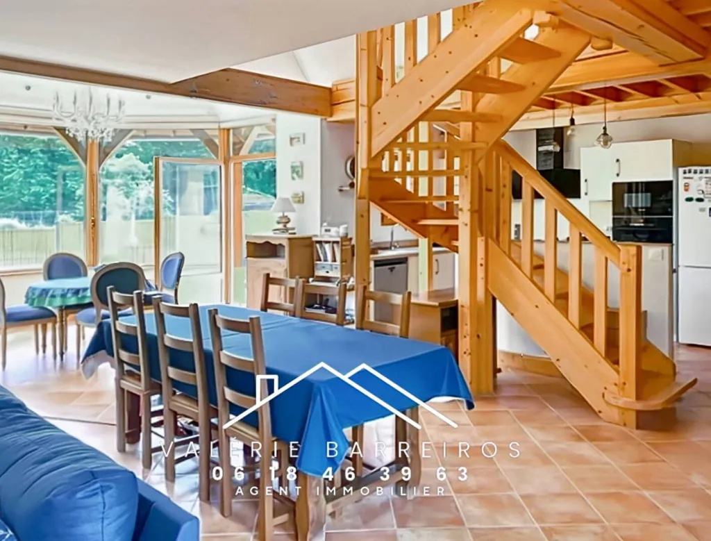 A vendre maison vivable de plain pied de 143 m² habitables édifiée sur 1496 m² de jardin commune de LA SAUSSAYE 27370