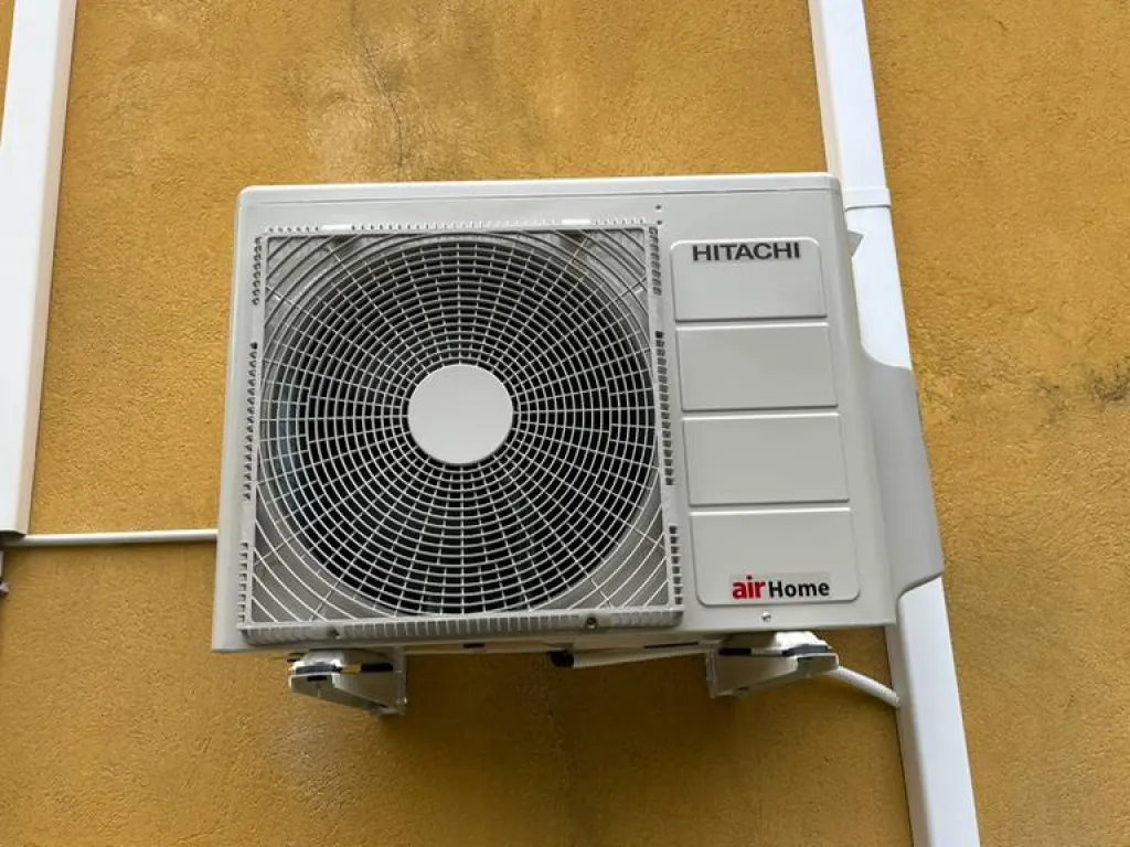 Système de climatisation Hitachi avec unité extérieure R32