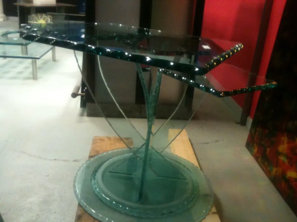 Création de mobilier décoratif en verre
