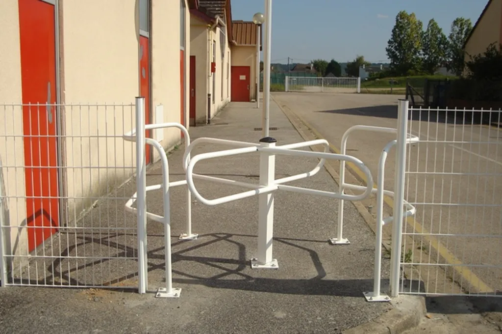 Installation de Portails Spécifiques Sur-Mesure avec Systèmes de Contrôle d'Accès pour Sites Professionnels et Résidentiels à Rouen en Seine-Maritime 76