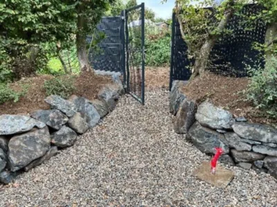 Aménagement d’un enrochement en pierre à gabion, ouverture dans talus pour passage et pose de portillon plus clôture sur Fécamp 76