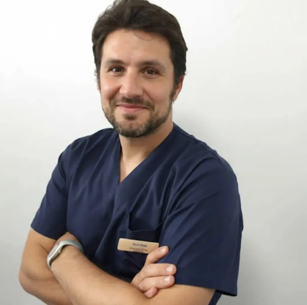 <b>Dr Thibault Ribas</b> <br> Spécialiste en cardiologie, Diplomé ECVIM-CA