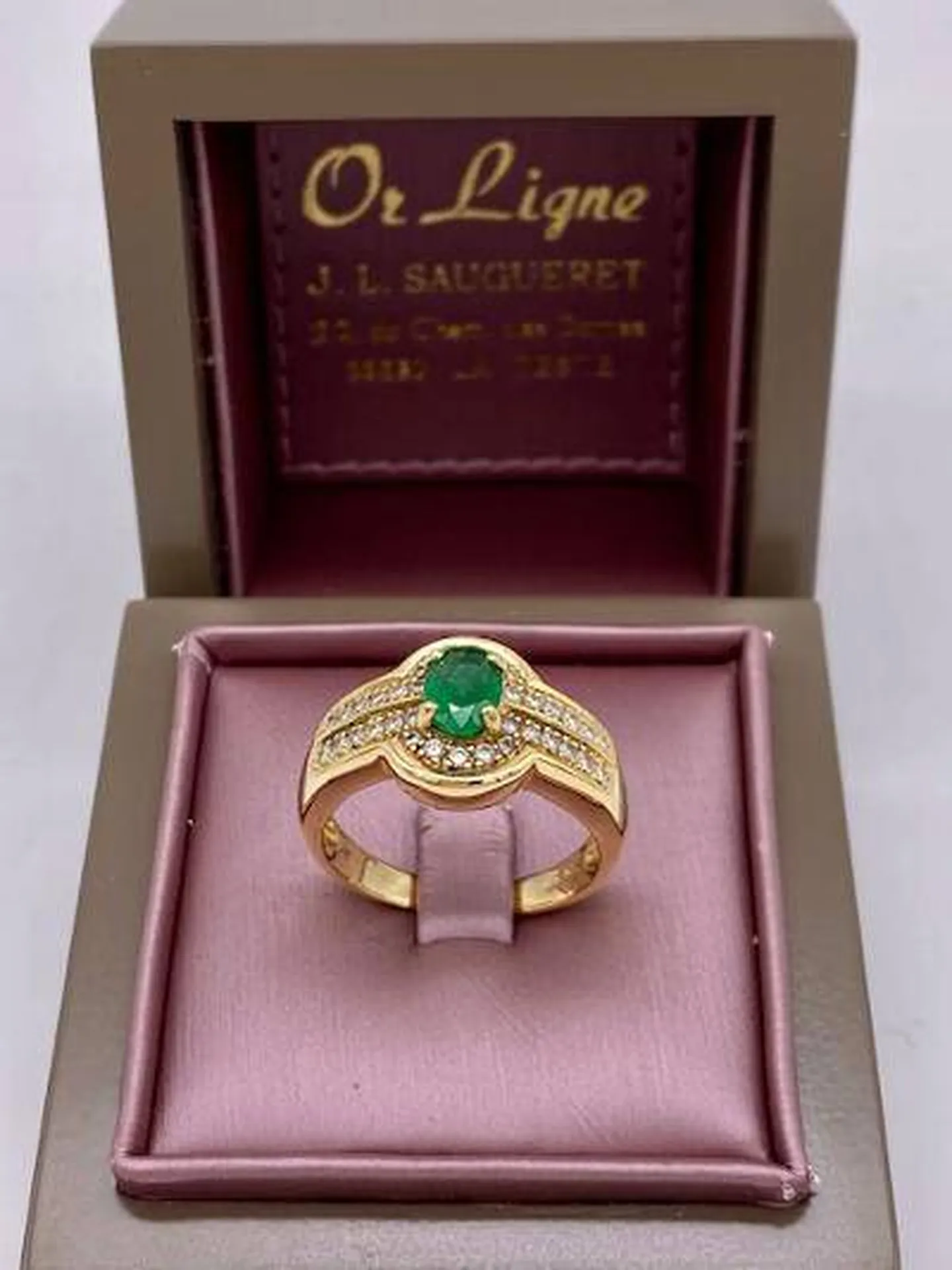 Bague or 750/1000ème émeraude centrale et pavage diamants occasion Or Ligne La Teste Bassin d'Arcachon