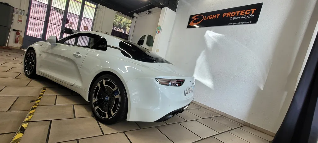 pose film solaire pas cher sur véhicule de prestige et protection céramique