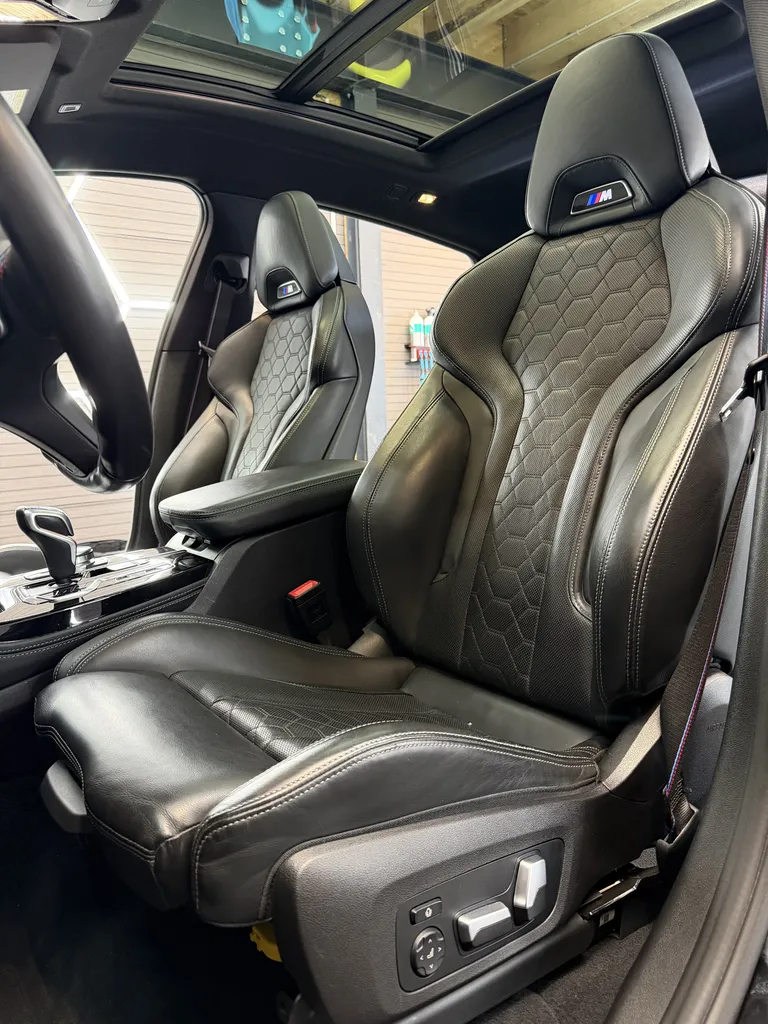 BMW X4 M CompétitionxDrive/ TOIT OUVRANT / HARMAN KARDON/ CAMERA 360/ PACK CARBONE / SIEGE CHAUFFANT AV/AR