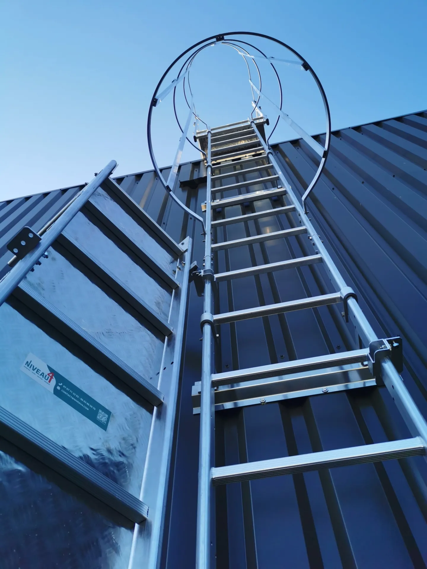 Niveau4, fourni et pose les échelles à crinoline Fortal