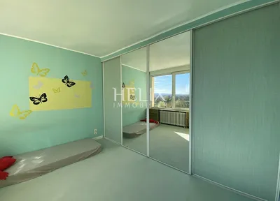 A vendre à Le Pecq  Quartier Cité une charmante maison familiale lumineuse de 138m2 avec un grand terrain de 1080m2 et 2 garages