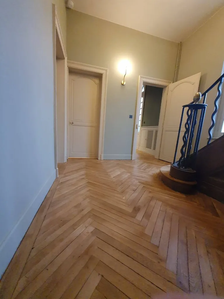 Trouver un peintre professionnel pour la rénovation complète d'une maison de Maître à QUICAMPOIX proche ISNEAUVILLE