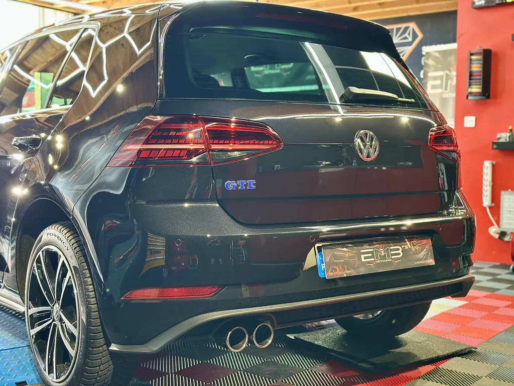 Restauration Volkswagen Golf GTE polissage Traitement céramique sur Lyon 