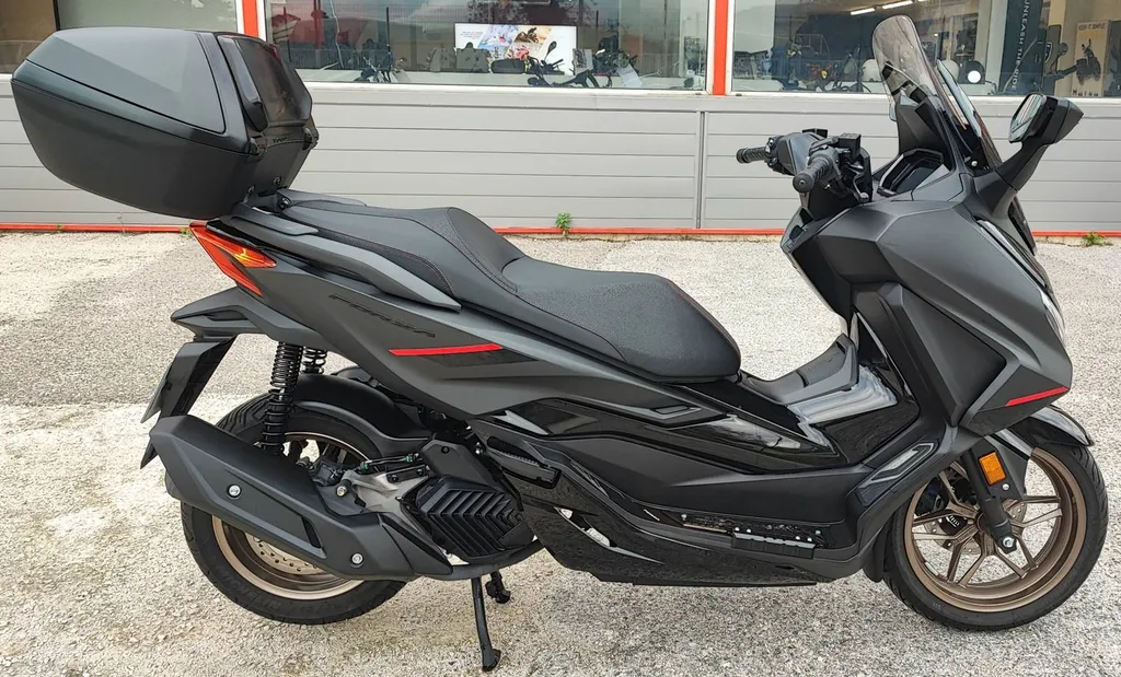 HONDA FORZA 125 LIMITED EDITION TOP BOX DU 01/2025 AVEC 7500 KM