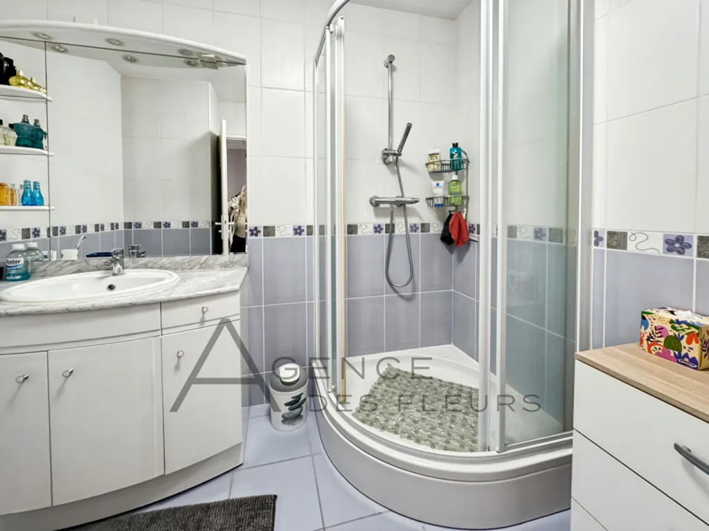 A saisir maison de 96 m² édifiée sur un terrain de 341 m² sur la commune de SAINT PIERRE LES ELBEUF 76320