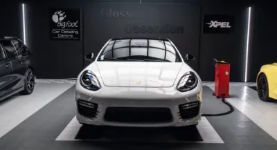 Pose de film de protection transparent Xpel et traitement céramique sur cette Porsche Panamera Gts