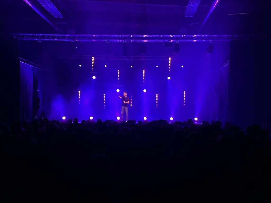 Acceuil technique son et lumière pour le spectacle de Verino au gymnase de Saint-Péray