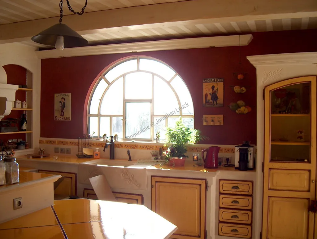 Cuisine en pierre blanche d'Estaillades