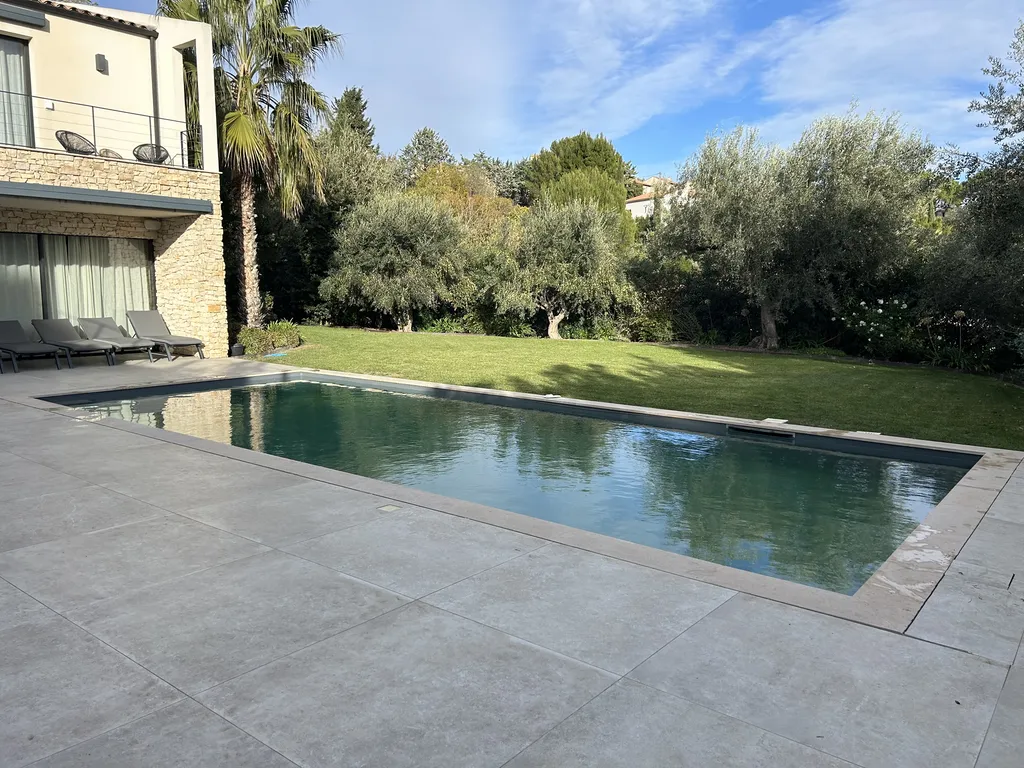 Localisation d'une fuite sur piscine béton sans casse ni vidange par un spécialiste à Blois dans le 41