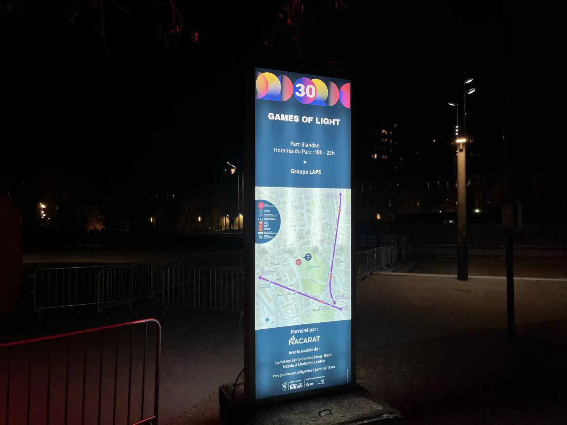 Impression diffusant pour totem lumineux fête des lumières à lyon 2021