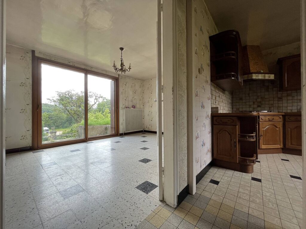 Maison individuelle de 1967 - Environ 2768m²  de terrain - Sous-sol complet