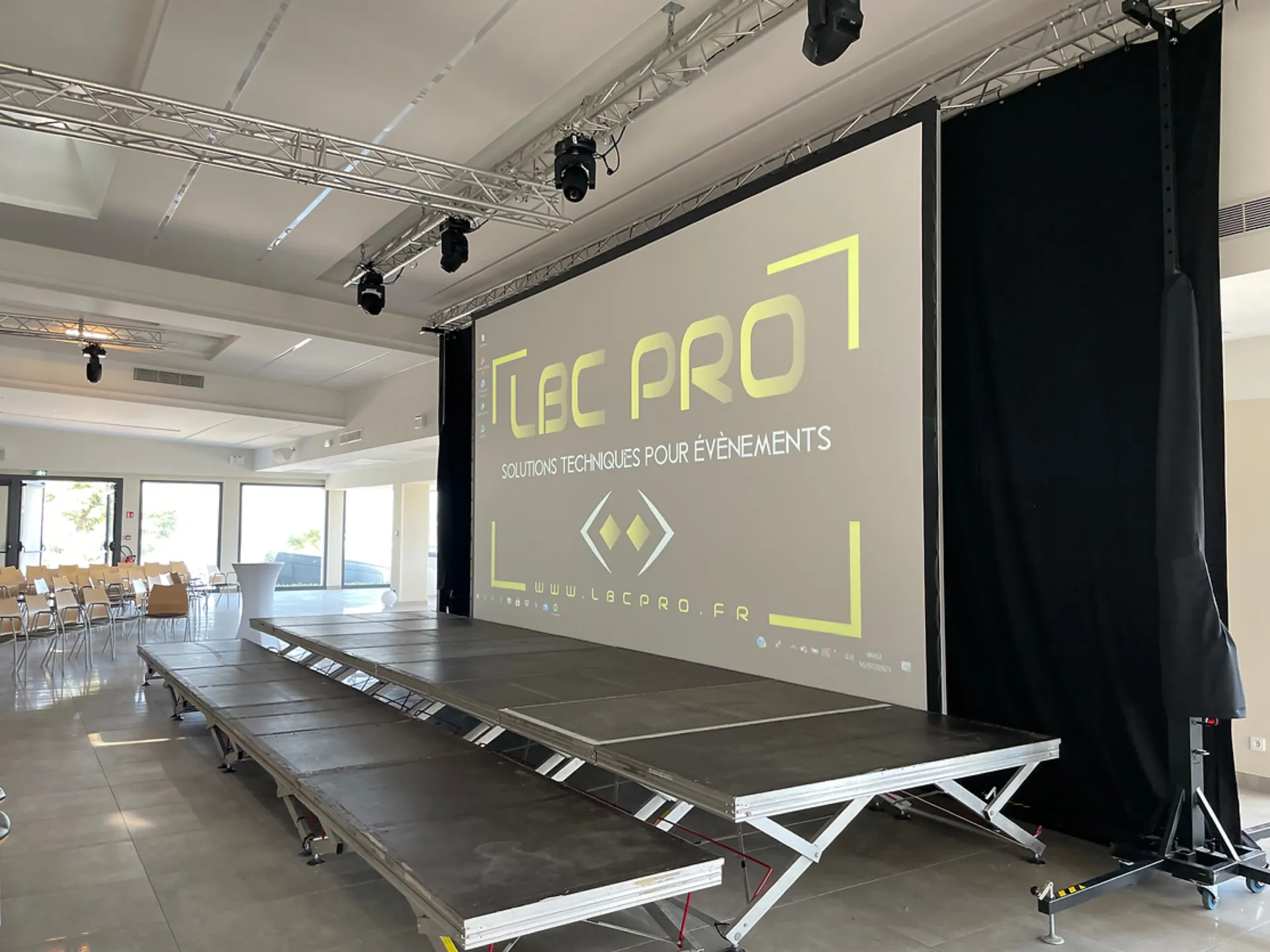 location écran cadre videoprojecteur à Cassis dans les bouches du Rhône