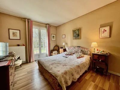 Le Vésinet à vendre une élégante maison familiale de 4 chambres avec un beau jardin